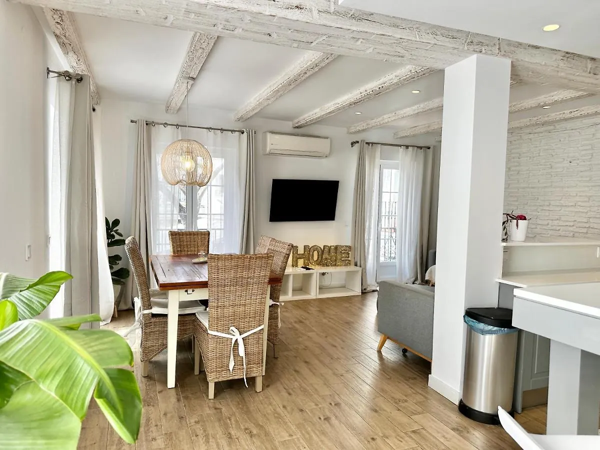 Old Town Modern Flat, 4 Minutes From Beach - Eaw Homes 马尔韦利亚